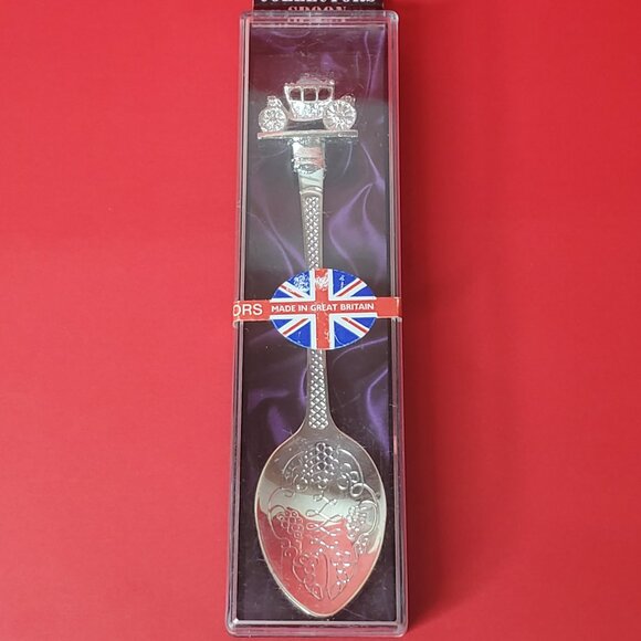 Collector Spoons - London England  - Royal Carriage - Picture 3 of 10